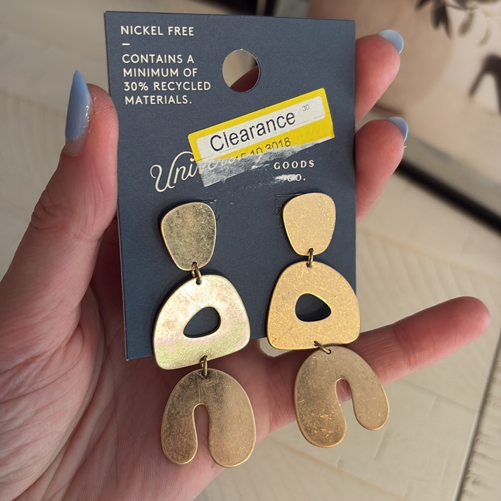 Universal Thread Earrings - Picture 3 of 3